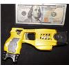 Image 2 : THOR THE DARK WORLD SCREEN USED POLICE TASER
