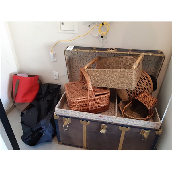 Steamer Trunk, Baskets & Bags Cat A