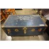 Image 1 : VINTAGE TRUNK WITH CONTENTS