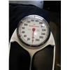 Image 3 : HEALTH O METER SCALE AND LONDON TIMPIECE COMPANY CLOCK