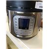 Image 2 : INSTANT POT DUO NOVA 7IN1 ELECTRIC PRESSURE COOKER TESTED AND WORKING