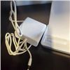 Image 3 : WHITE UBIOLABS 3 IN 1 WIRELESS CHARGING STATION