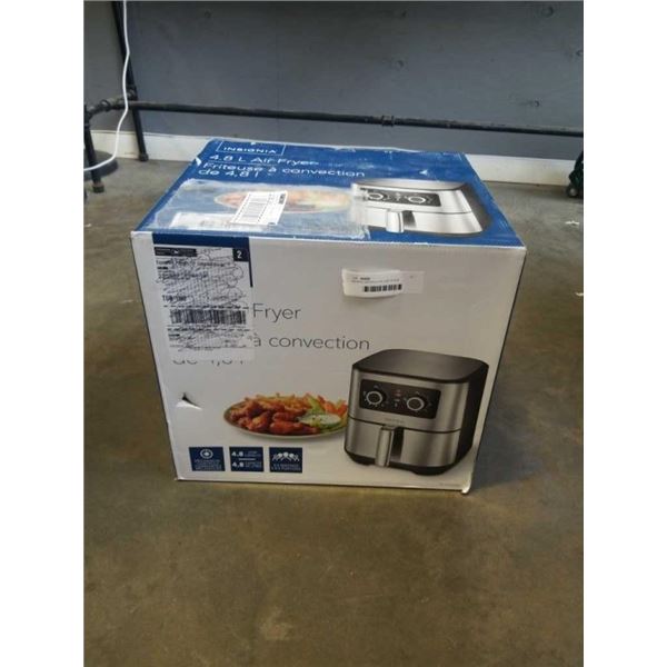 AS NEW INSIGNIA 4.8L AIR FRYER