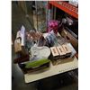 Image 1 : 2 TRAYS OF NEW BEAUTY ITEMS, DECOR, HAIR CLIPS