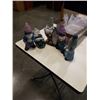 Image 1 : 5 GARDEN GNOMES 10' TALL
