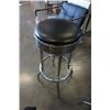 Image 2 : 3 SWIVEL BAR STOOLS