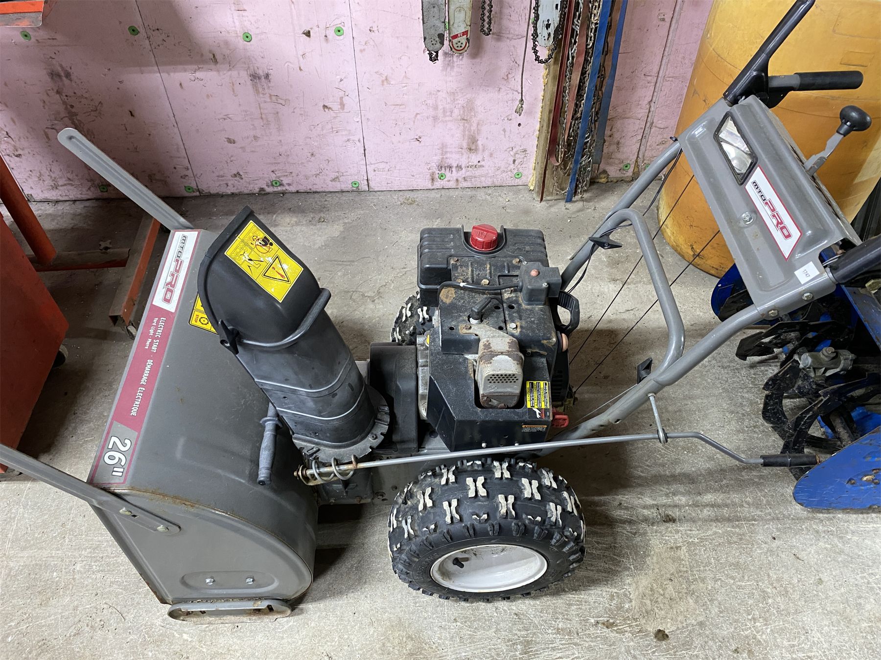 MTD PRO 26 INCH 2 STAGE SNOW BLOWER
