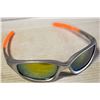 Image 1 : ORANGE HANDLED SPORTS SUNGLASSES