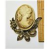 Image 1 : 18)  GOLD TONE VINTAGE STYLE CREAM & IVORY CAMEO