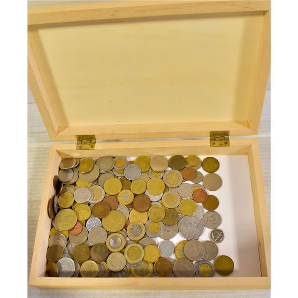 LARGE WORLD COIN COLLECTION IN DECORATIVE BOX