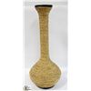 Image 1 : ESTATE WICKER VASE 24 IN HIGH