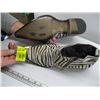 Image 2 : PAIR OF SIZE 42 METAL TOE CAPPED ZEBRA SHOES