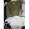Image 1 : 2 HEAVY SWEATERS