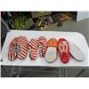 Image 2 : SHOE HOLDER WITH ASST. NOVELTY SHOES