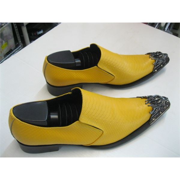 PAIR OF SIZE 43 YELLOW METAL TOE CAPPED SHOES