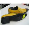Image 2 : PAIR OF SIZE 43 YELLOW METAL TOE CAPPED SHOES