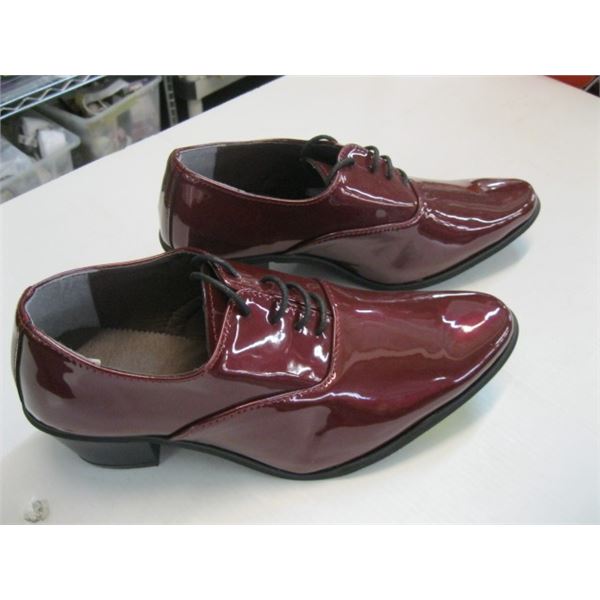 PAIR OF SIZE 43 MAROON SHOES