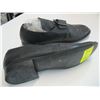 Image 2 : PAIR OF SIZE 8/9 BLACK SHOES