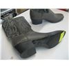 Image 2 : PAIR OF SIZE 10.5 GREY COWBOY BOOTS