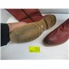 Image 2 : MAROON PAIR OF TALL BOOTS WITH ZIPPERS