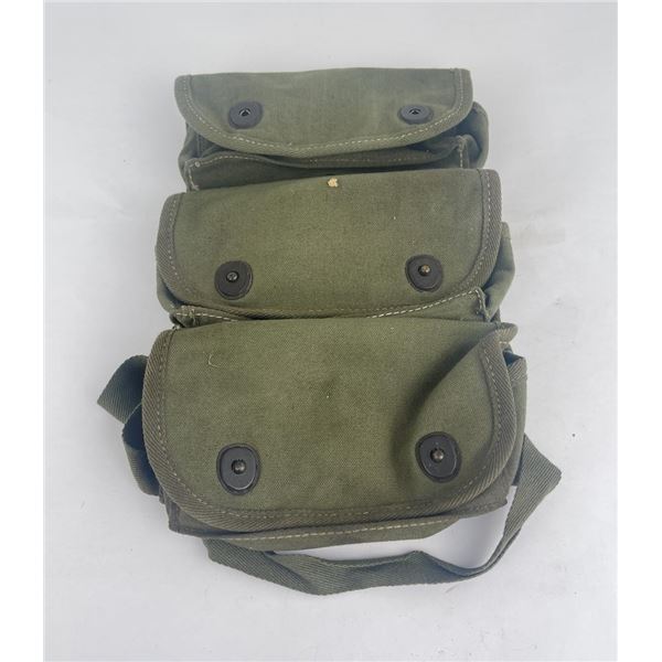 WW2 US M18 Smoke Grenade Pouch