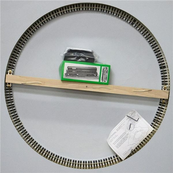 Bowser 32 inch O gauge turntable in unopened original packaging with detail kit