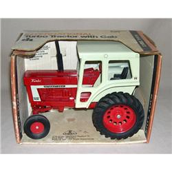 IH 1066 w/ Cab & Singles