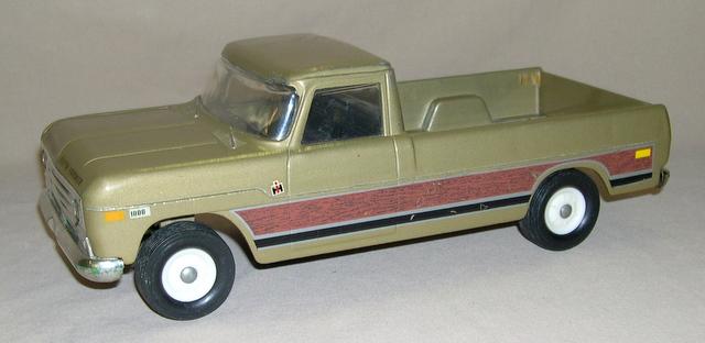 ertl-ih-pickup-truck