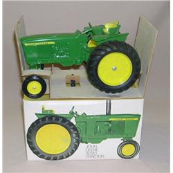 JD 3020 wide front in Ice Cream Box