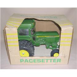 JD Pacesetter 4440 Style Decanter w/ Duals 1/16th Scale