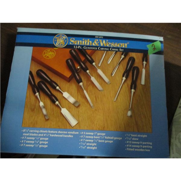 ESTATE SMITH & WESSON GUN STOCK CHISEL SET