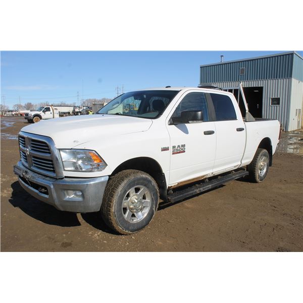 2013 Dodge SLT, 3/4 ton 4X4 Quad Cab, V8 Hemi, Auto, Showing 103,624 Km,  tool box, Boxliner, Rear H