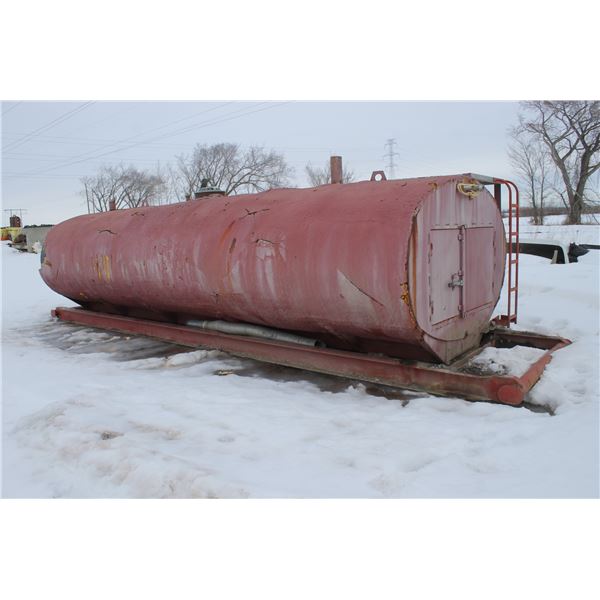 Insulated Tank approx. 3500 gal, mtd on skid c/w pump