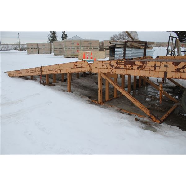 Portable Loading Ramp 12'x30' c/w Transport Axle (1 ft sides fold for Transport)