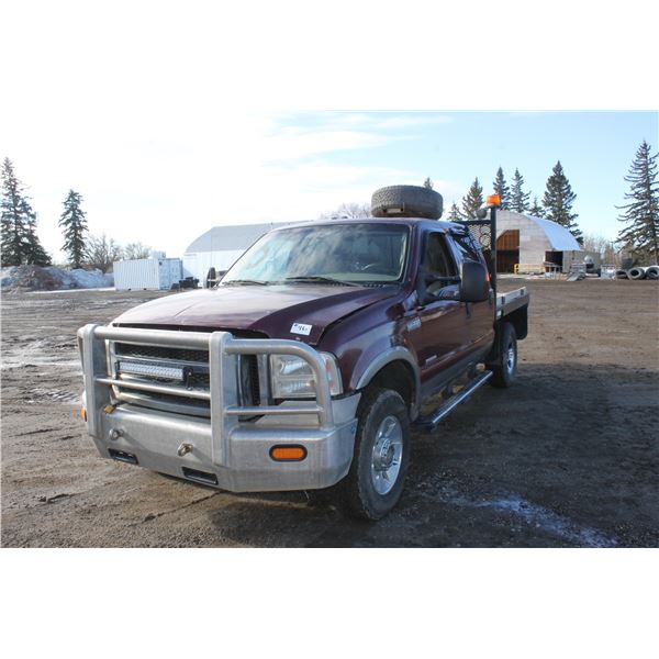 11/04 Ford 350, KING RANCH, 4x4, Diesel, Auto, 321,387 Km, Burgundy, Full Load c/w 8' deck (poor gla