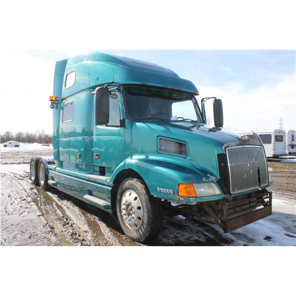 1999 Green Volvo Hiway Tractor, Intergrel Sleeper, 11R x 24.5 Tires, Series 60, 12.7 Litre Engine, S