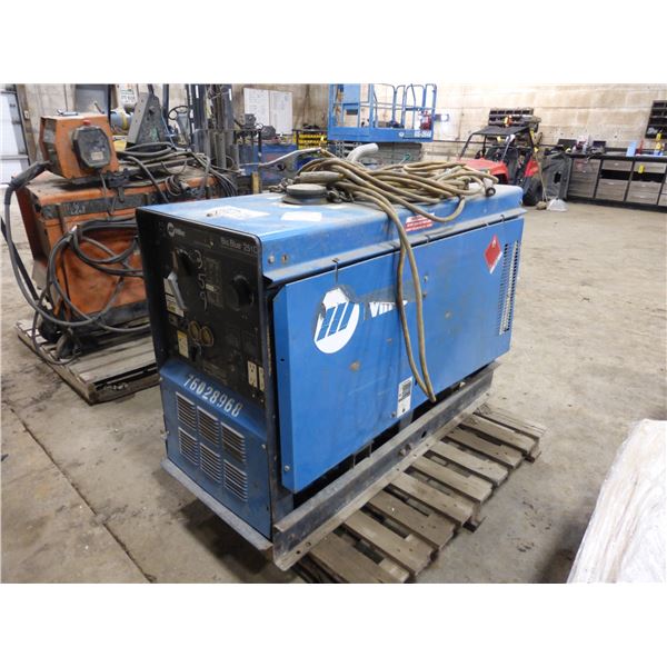 Miller Big Blue 251D, showing 3816 hrs 400 AMP, Runs