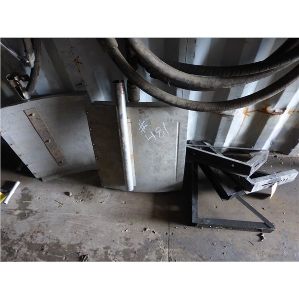 2 Fenders and 4 Black Brackets