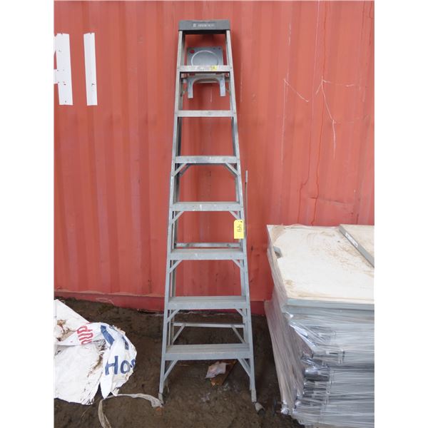 Approx. 8' Step Ladder