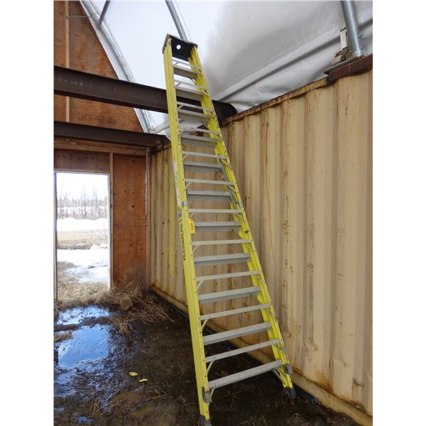 Approx. 12' Fibreglass Stepladder