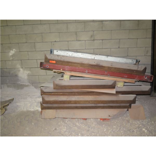 Pallet Misc Metal Square Window Frames (2 No Glass, 12 w/ Key)