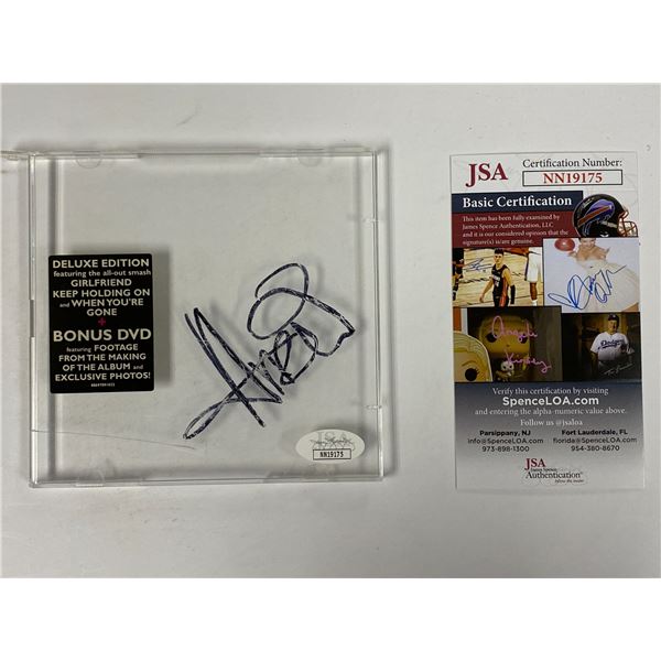 Autograph Avril Lavigne  CD case