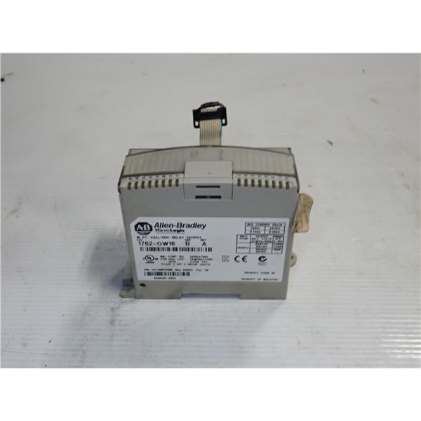 Allen Bradley #1762-OW16 16PT VAC/VDC Relay Output