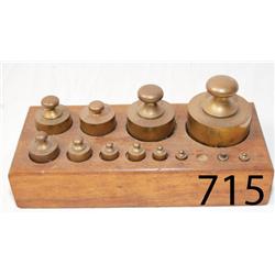 SET OF SCALE WEIGHTS