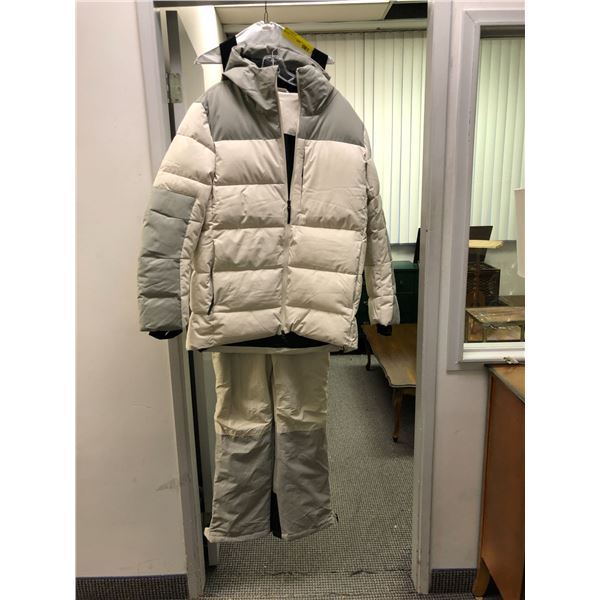 Men's Amazon Basics Snow Suit - Medium - Beige with Grey Jacket - Medium with Medium Overall Style S