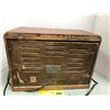 Image 3 : Antique Wood Brand & Millen Radio - made in Ontario - approx. 13in x 7 1/2in x 9 1/2in