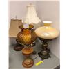 Image 1 : Collection of 4 Vintage Lamps with shades - tallest approx. 29in