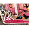 Image 4 : BARBIE - 75 piece Customizable Doll House