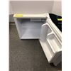 Image 2 : SYLVANIA - Bar Fridge White - approx. 19in tall