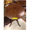 Image 1 : Antique End Table with scalloped edges - approx. 32in x 23in x 27in